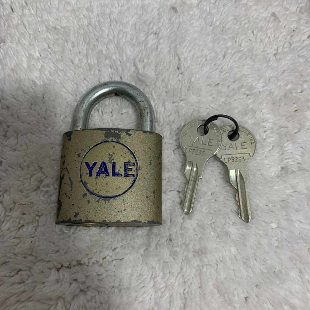 Vintage Yale Padlock Two Original Keys